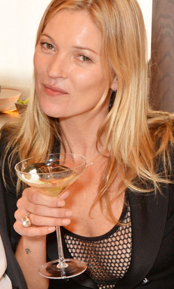 kate_moss_champagne